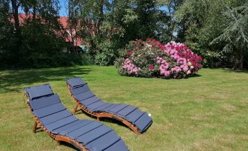 G Liegestühle im Garten